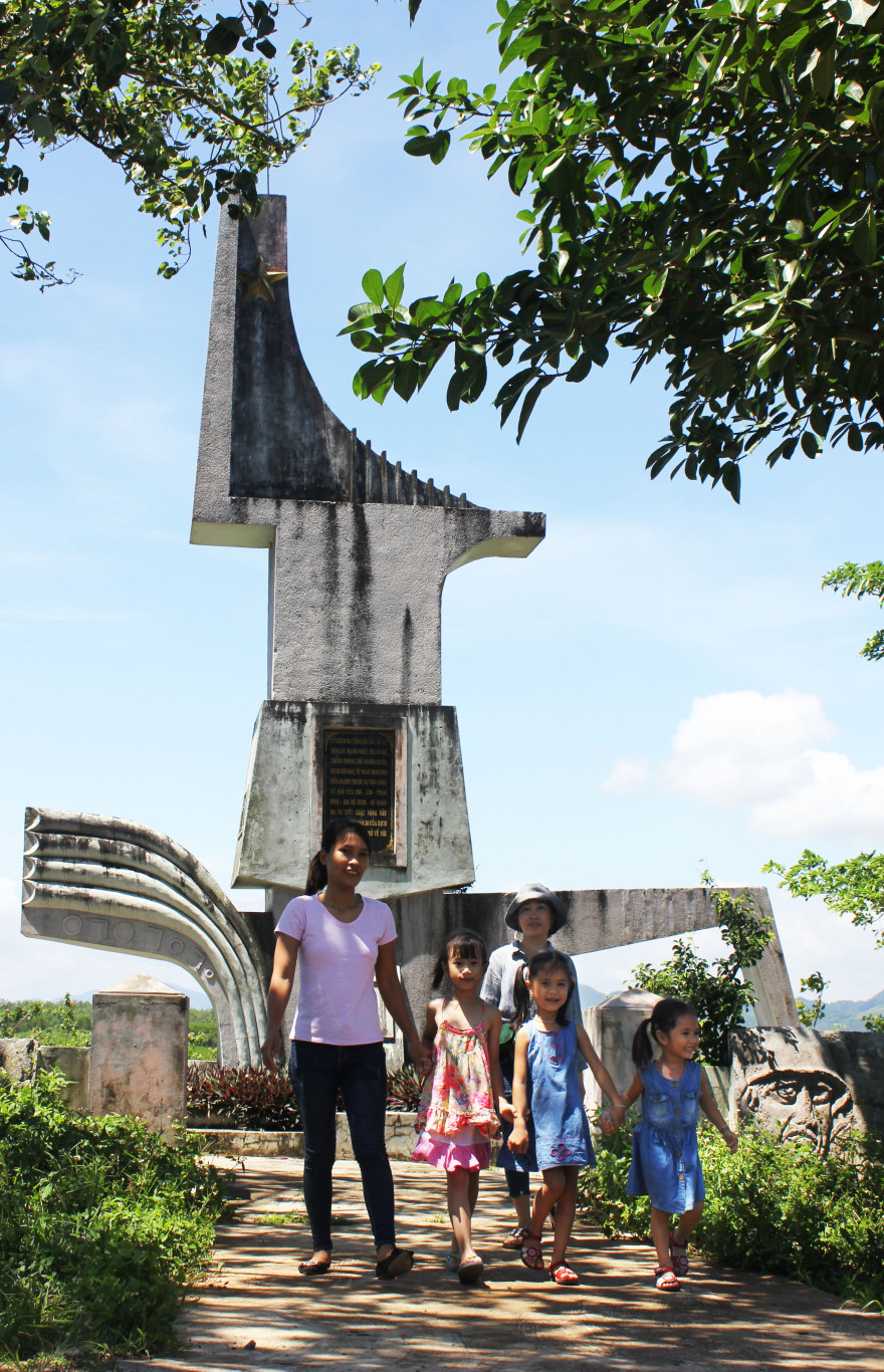 Tượng đ&agrave;i chiến thắng tại Cứ điểm 241, T&acirc;n L&acirc;m, Cam Lộ - Ảnh: Hồ Thanh Thoan